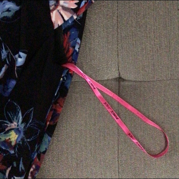 SOLD Betsey Johnson Floral Pencil Dress Sz 6 - Picture 7 of 12